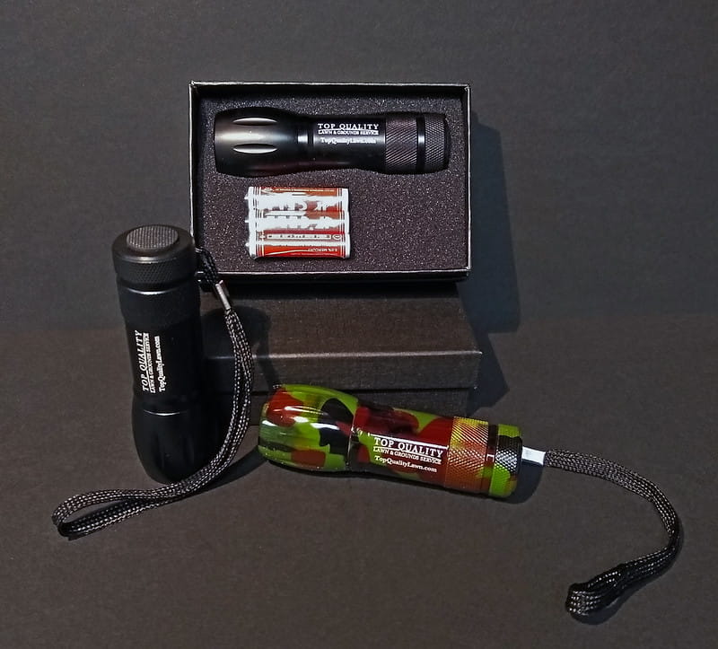 Handheld Promotional engraved flashlight with carrying case